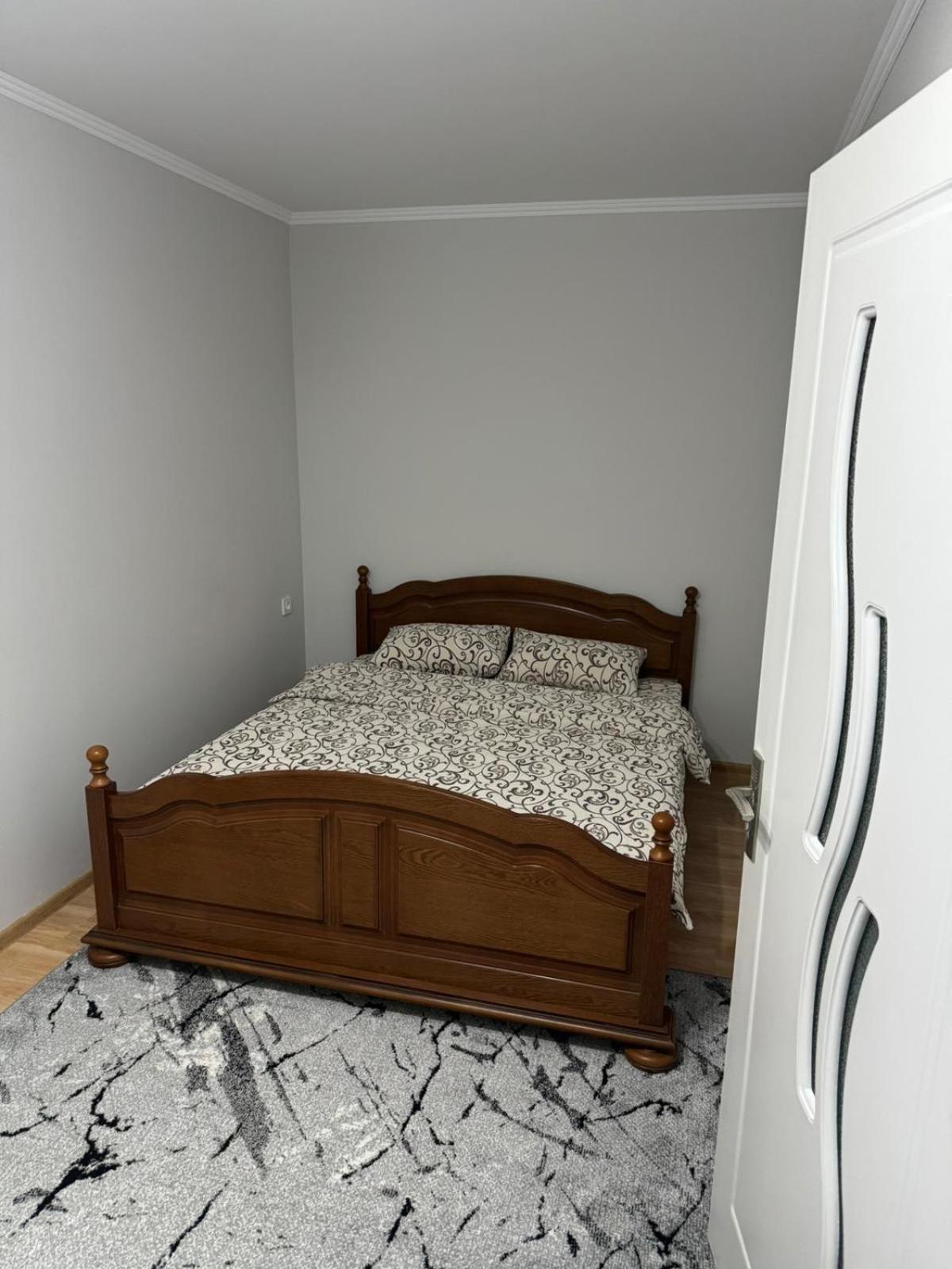 Apartament Str Grenoble 키시나우 외부 사진
